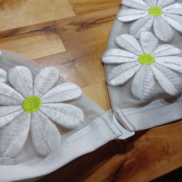 NWT DayDream Nation Daisy Bra in Small Color White - Picture 5 of 6